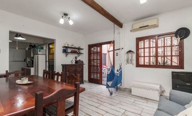 Casa 8 ambientes en venta Temperley Jardín Pileta