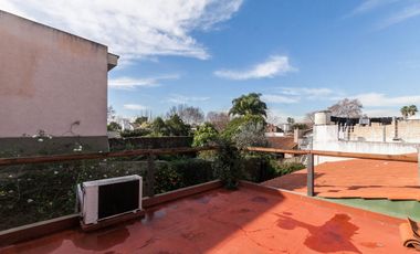 Casa 8 ambientes en venta Temperley Jardín Pileta