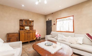 Casa 8 ambientes en venta Temperley Jardín Pileta