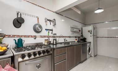 Casa 8 ambientes en venta Temperley Jardín Pileta