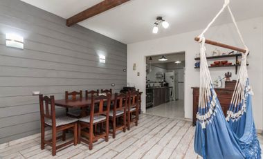 Casa 8 ambientes en venta Temperley Jardín Pileta