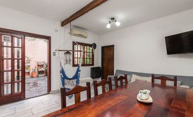 Casa 8 ambientes en venta Temperley Jardín Pileta