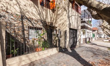 Casa 8 ambientes en venta Temperley Jardín Pileta