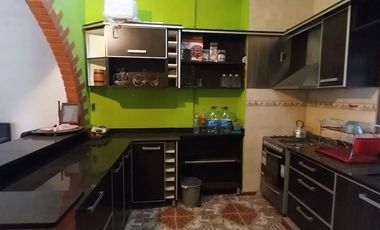 VENTA DE CASA+DEPTO LOTE LIBRE EN LOMAS DE ZAMORA