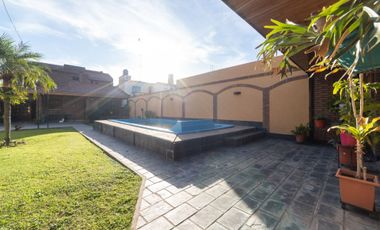 VENTA CASA 5Amb LOMAS c/Pileta, Acepta PERMUTA