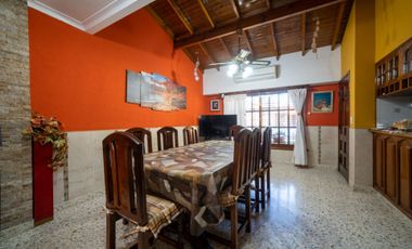 VENTA CASA 5Amb LOMAS c/Pileta, Acepta PERMUTA