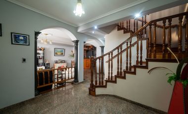 VENTA CASA 5Amb LOMAS c/Pileta, Acepta PERMUTA