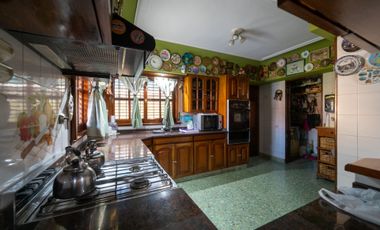 VENTA CASA 5Amb LOMAS c/Pileta, Acepta PERMUTA