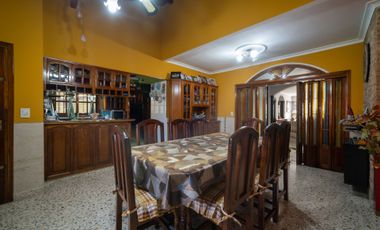 VENTA CASA 5Amb LOMAS c/Pileta, Acepta PERMUTA