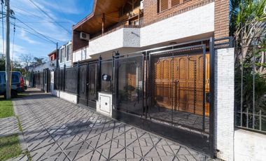 VENTA CASA 5Amb LOMAS c/Pileta, Acepta PERMUTA