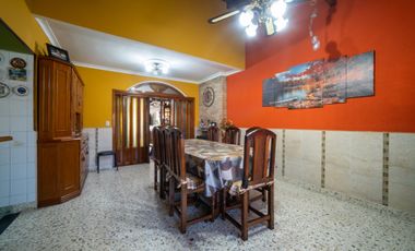 VENTA CASA 5Amb LOMAS c/Pileta, Acepta PERMUTA