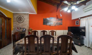 VENTA CASA 5Amb LOMAS c/Pileta, Acepta PERMUTA