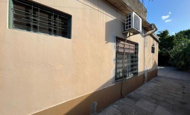 casa 4 ambientes en venta  Adrogue