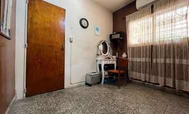 casa 4 ambientes en venta  Adrogue