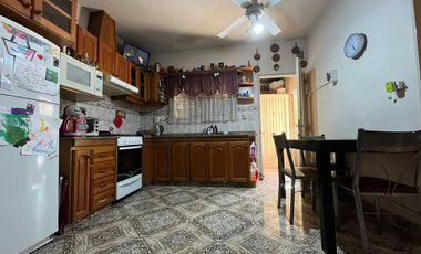 casa 4 ambientes en venta  Adrogue