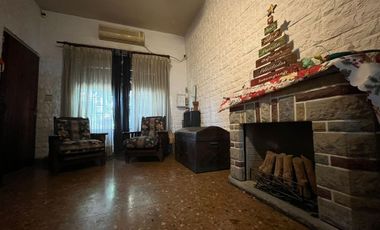 casa 4 ambientes en venta  Adrogue
