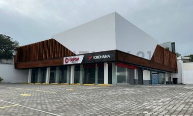 En Renta local de 154 m2 en nueva Plaza Comercial en Av Oswaldo Guayasamín