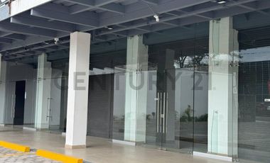 En Renta local de 154 m2 en nueva Plaza Comercial en Av Oswaldo Guayasamín