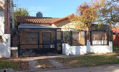 Casa 3 ambientes con patio trasero en San José