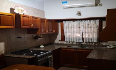 Casa tipo Chalet 2 plantas 3 Dormitorios 2 Baños Cochera y Dep de Servicio