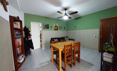 VENTA PH 2 AMBIENTES + ESCRITORIO Y PATIO