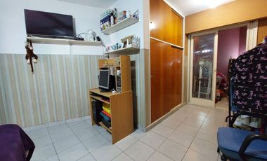 VENTA PH 2 AMBIENTES + ESCRITORIO Y PATIO