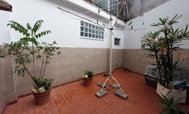 VENTA PH 2 AMBIENTES + ESCRITORIO Y PATIO