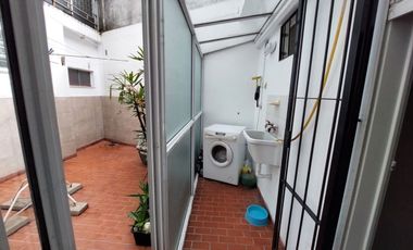 VENTA PH 2 AMBIENTES + ESCRITORIO Y PATIO