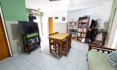 VENTA PH 2 AMBIENTES + ESCRITORIO Y PATIO