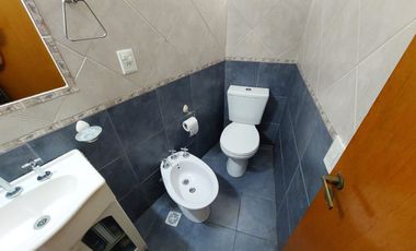 VENTA PH 2 AMBIENTES + ESCRITORIO Y PATIO