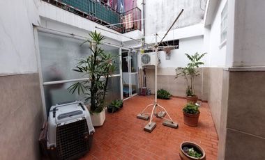 VENTA PH 2 AMBIENTES + ESCRITORIO Y PATIO