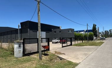 VENTA NAVE INDUSTRIAL 2400M2 SIP GRAL RODRIGUEZ