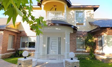 Casa en venta 4 amb  Barrio Cerrado Lujan