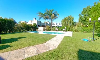Casa en venta 4 amb  Barrio Cerrado Lujan
