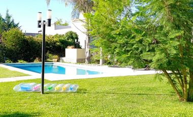 Casa en venta 4 amb  Barrio Cerrado Lujan