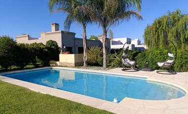 Casa en venta 4 amb  Barrio Cerrado Lujan