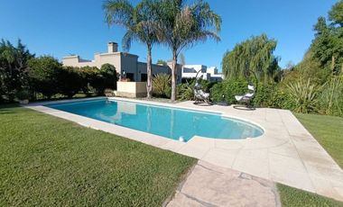 Casa en venta 4 amb  Barrio Cerrado Lujan