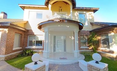 Casa en venta 4 amb  Barrio Cerrado Lujan