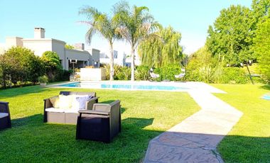 Casa en venta 4 amb  Barrio Cerrado Lujan