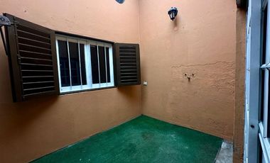 Casa en Alquiler 3 ambientes con escritorio