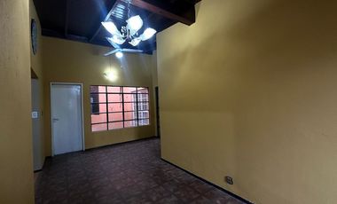 Casa en Alquiler 3 ambientes con escritorio