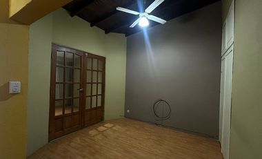 Casa en Alquiler 3 ambientes con escritorio