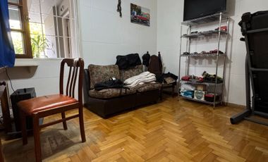 VENTA HERMOSA CASA MORON  CON TERRAZA Y PARQUE