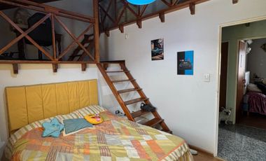 VENTA HERMOSA CASA MORON  CON TERRAZA Y PARQUE