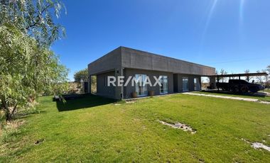 SE VENDE CASA  EN VILLA TENIS CLUB- MARI MENUCO