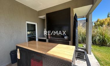 SE VENDE CASA  EN VILLA TENIS CLUB- MARI MENUCO