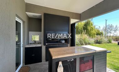 SE VENDE CASA  EN VILLA TENIS CLUB- MARI MENUCO