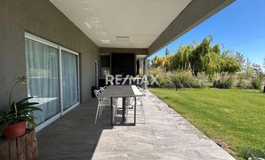 SE VENDE CASA  EN VILLA TENIS CLUB- MARI MENUCO