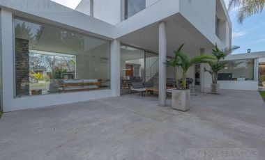 Casa con 3 dormitorios mas dependencia en venta / alquiler  en EL ENCUENTRO.