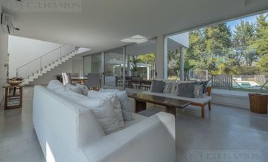 Casa con 3 dormitorios mas dependencia en venta / alquiler  en EL ENCUENTRO.